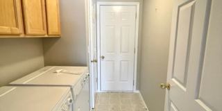 Beautiful 3 Bedroom Single Level home near Old Mill! Gallery 9