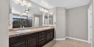 Beautifully upgraded 5-bedroom home with a pool! Gallery 28