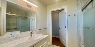 Modern Style and Sophistication, 1-Bed, 1-Bath Living at Hillside in Albany Gallery 12