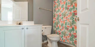Beautiful & Comfortable 3 Bed 4 Bath End Unit Gallery 16
