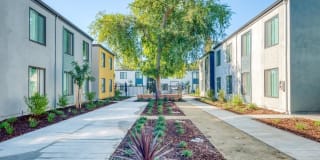 Courtyard at Artisan Square Gallery 1