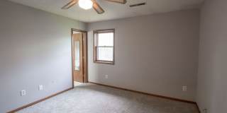 Spacious 3 bedroom w/ fenced yard Gallery 21