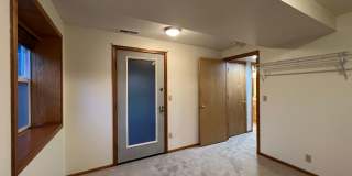 Large 6-Bedroom Home with a Fenced Yard, Pet Friendly! Gallery 11