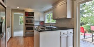 4 bd 2.5 bathroom single family home in Bellevue Gallery 8