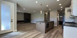 Elegant South Cooper Mountain Home with 4 Bedrooms, Bonus Room, Main-Level Suite & Designer Finishes Gallery 20