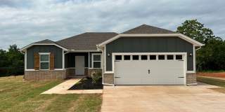 Welcome Home to 3 Bedroom, 2 Bathroom on 1.51 Acre Lot! Gallery 1