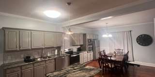 Room in 4 Bedroom Home at West Blvd Gallery 1