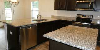 Spacious 4-Bedroom Home - Woodlands Gallery 8
