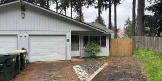 PENDING APPLICATIONS; New Paint & Flooring! (Water & Garbage Included) Gallery 1