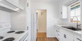 2033 High St - 1 Bedroom | 1 Bath | Triplex Unit Gallery 13
