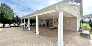 Upper Level Condo in Holton Place w/Community Pool Gallery 20