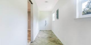 308 SE Hollywood Blvd Gallery 35