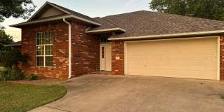 Available August 1st! 3-Bedroom, 2-Bathroom Home in East Rogers Gallery 35