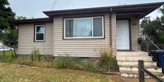 Lovely 2 bedroom Upstairs of a Duplex for Rent Gallery 1