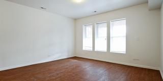 4820 S Michigan Ave Gallery 21