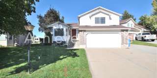 Beautiful 4-Bedroom Home with Huge Backyard & Extra Parking Gallery 1