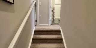 FULLY FURNISHED like-new Townhouse w/ Garage Gallery 15