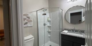 406 E 6th St - 4 Bed/4 Bath - Fully Furnished - Located Right By Kirkwood! Gallery 7