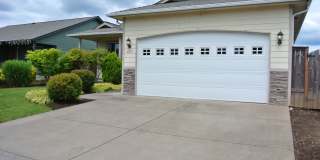 Spacious Single level Home in NE Albany Gallery 1