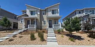 3 Bedroom town home  in Aurora Gallery 1