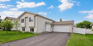 Amazing 3 Bedroom/2 Bath Bi-Level Home for Rent Gallery 3