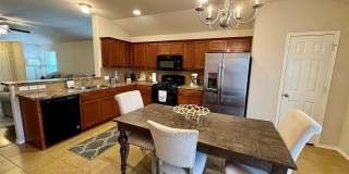 Room in 3 Bedroom Home at Nottingham Loop Gallery 8