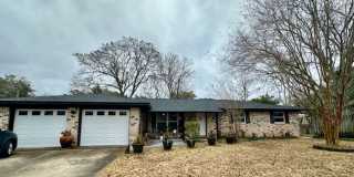 Nice 3 Bedroom (+Bonus Room) Home For Rent - Includes Weekly Pool & Monthly Cleaning Services! Gallery 1
