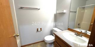 Updated 3BD | 2BA Home with Garage & Large Deck - Hillsboro Gallery 14