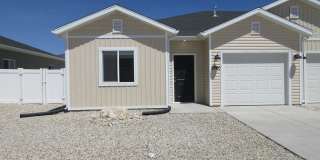 3 bed, 2 Bath, Twin Home - Newer Construction Gallery 1