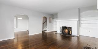 Historic Laurelhurst Home ~ Quiet Neighborhood~ Stunning Water View! 4 Mins to U Village/UW Historic Laurelhurst Home ~ Quiet Neighborhood~ Stunning Water View! 4 Mins to U Village/UW Gallery 11