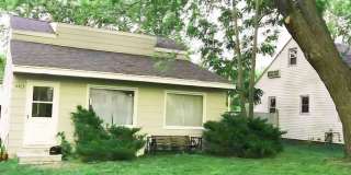 Charming & Cozy 3BR Retreat with Modern Touches in Quiet Des Moines Neighborhood Gallery 1