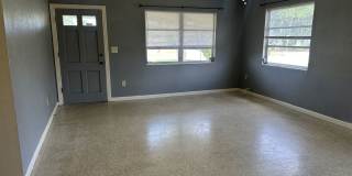 Convenient Leesburg Living – Walk to Leesburg High School! Gallery 3