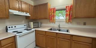 Charming, One bedroom duplex in Prime Ashland location | Available Now! Gallery 9