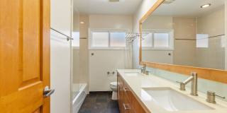 Spacious Upgraded Home in Prime Long Beach! Gallery 41