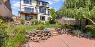 Luxury East Medford Home with 4 Bedrooms, 2 Bonus Rooms & Dual Living Areas Gallery 38
