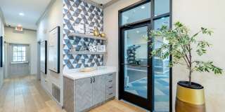 Heron on Hausman Gallery 15