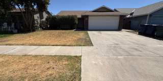 Cozy Home On Spacious Lot In Tulare Available Now! Gallery 1