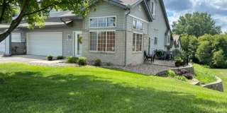 Very Spacious Townhome in great area in Apple Valley. Avail Oct 1 Gallery 1