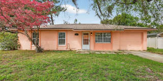 3 Bedroom Home in Tavares – Available Now! Gallery 1