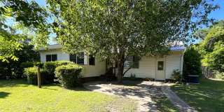 3/1 Brick Home in Marianna with Hardwood Floors and Fenced Back Yard! Gallery 1