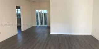 2733 NE 3rd Ct Gallery 4