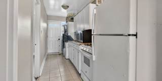 Bright 1 Bedroom Home with Refreshed Interior & In-Unit Laundry Gallery 11