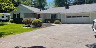 3 Bedroom / 1.5 Bath Home - East Rochester / Pittsford Area Gallery 1