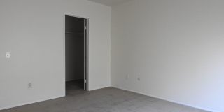 Lovely 2 bedroom townhouse Gallery 22