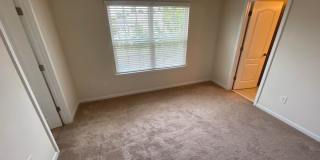 Room in 6 Bedroom Home at Agnew Dr Gallery 28
