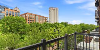 250 Daniel Burnham Square Gallery 15