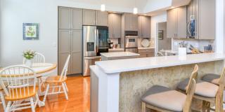 Luxury 4-bedroom - 4 bath with garage Gallery 11