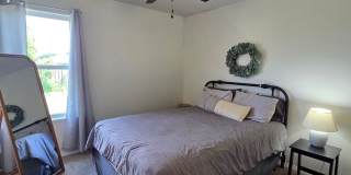 Fully Furnished 4BR Home with Fenced Yard & 2-Car Garage in Stoneburrow Gallery 12