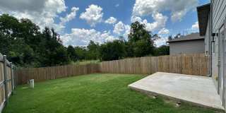 Large 3 Bed 2.5 Bath Duplex Includes Office Space (See Contact Info Below) Gallery 6