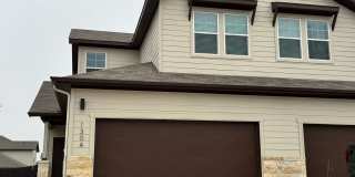 Luxury Style Townhome South of Austin Gallery 1